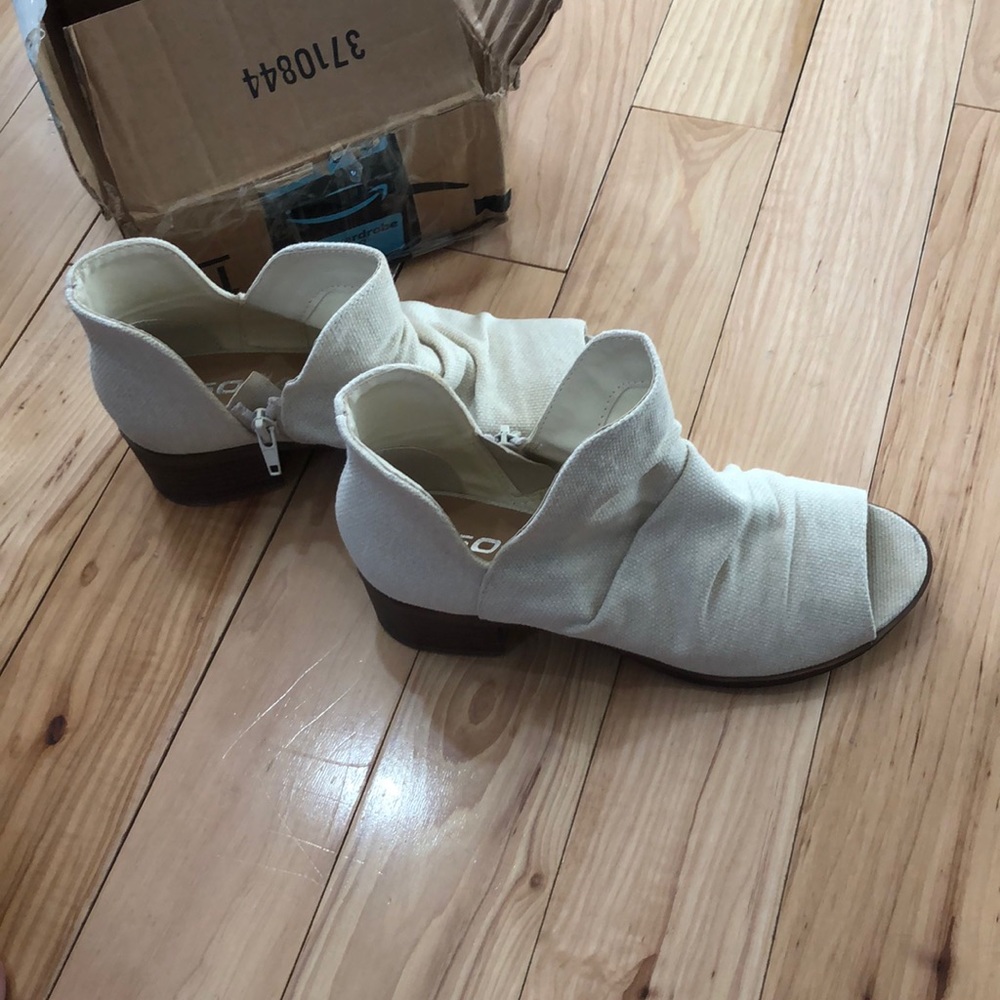 Soda open toe shoes